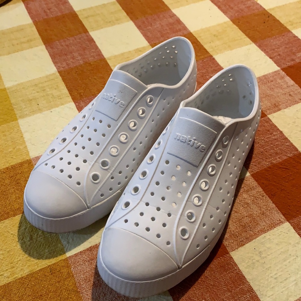 Women’s Size 8 white Native Jefferson